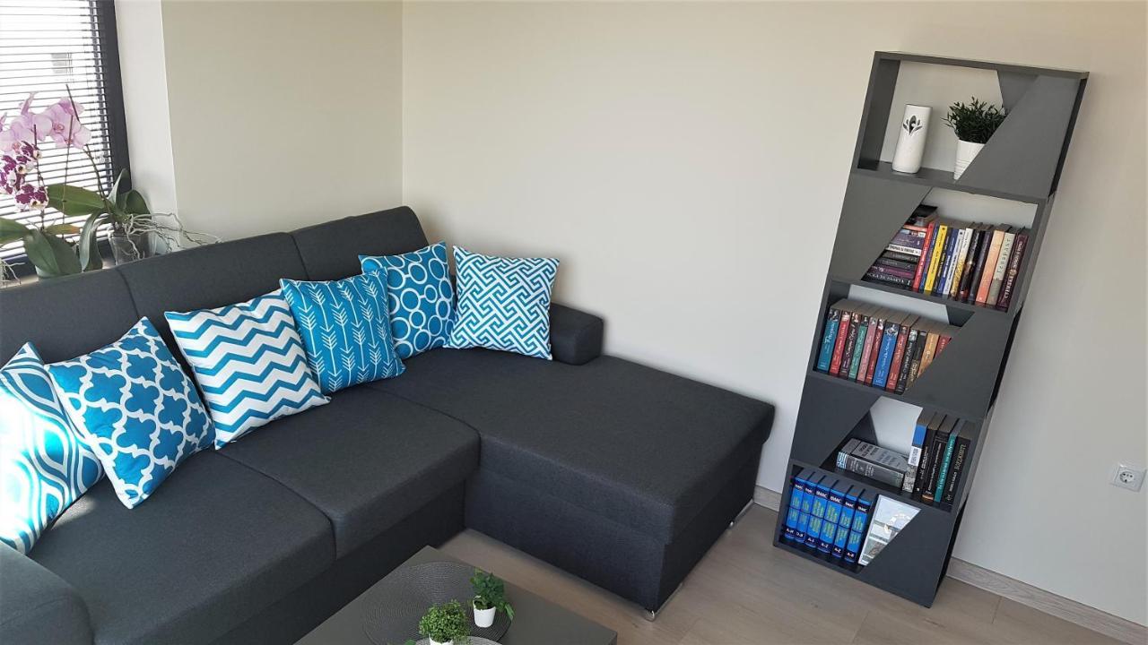 Azzurro-Top Floor Apartment In Quiet Neighborhood, Free Private Parking ヴァルナ エクステリア 写真
