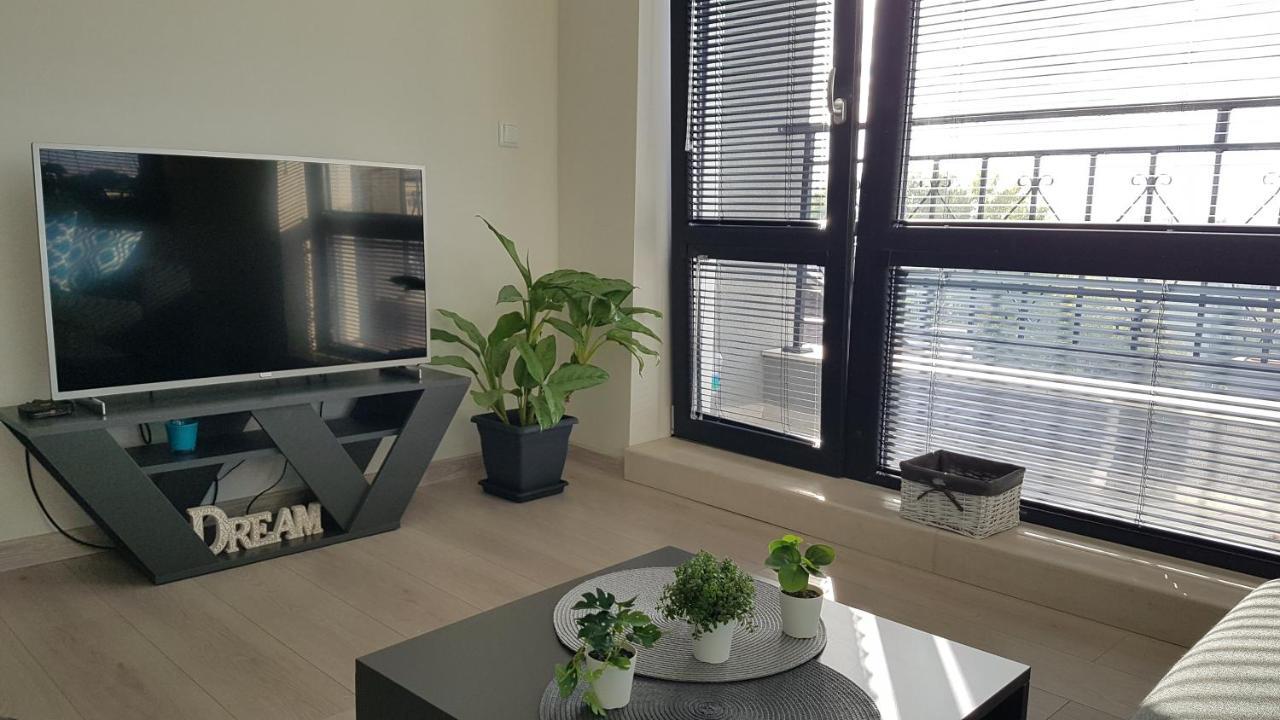 Azzurro-Top Floor Apartment In Quiet Neighborhood, Free Private Parking ヴァルナ エクステリア 写真