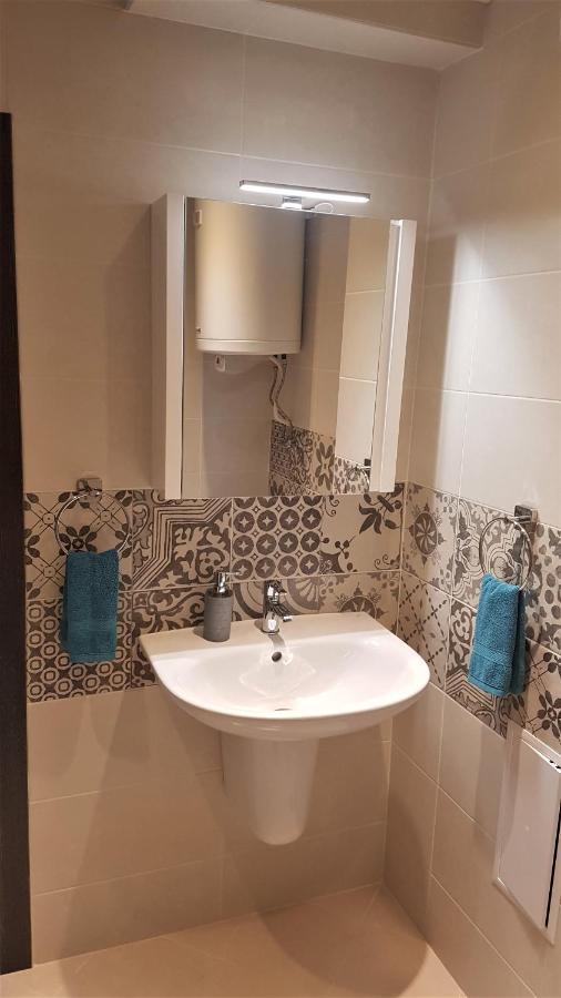 Azzurro-Top Floor Apartment In Quiet Neighborhood, Free Private Parking ヴァルナ エクステリア 写真